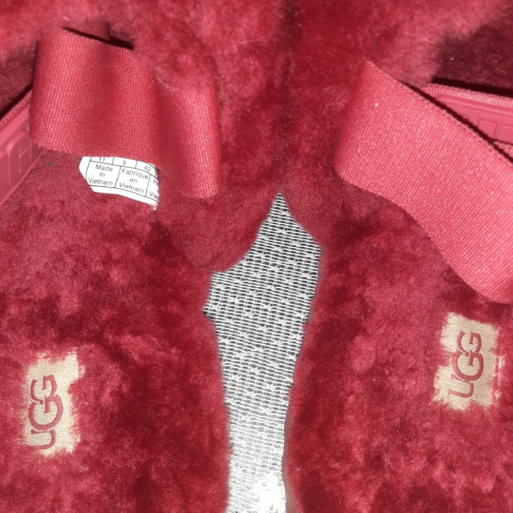ugg - Picture 3 of 5